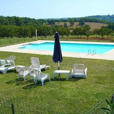 Spacious Mansion In Salvaic With Pool 펜션 *