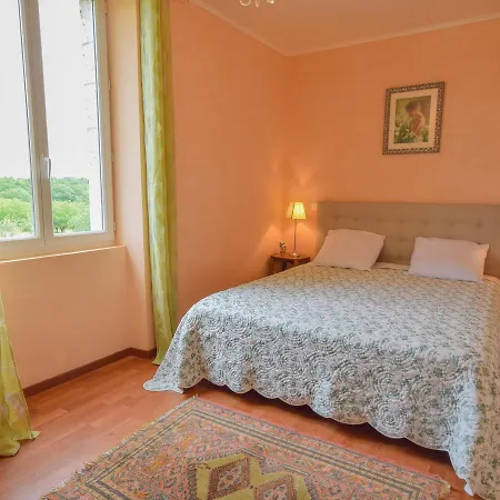 펜션 Spacious Mansion In Salvaic With Pool *