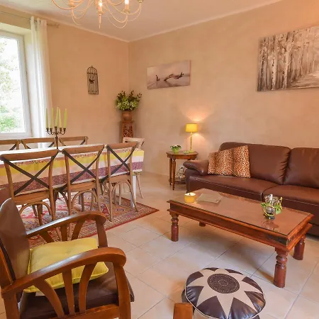 Spacious Mansion In Salvaic With Pool *