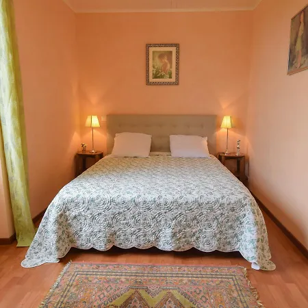 Spacious Mansion In Salvaic With Pool