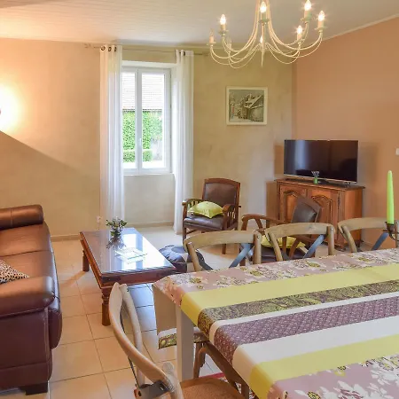 Spacious Mansion In Salvaic With Pool 펜션