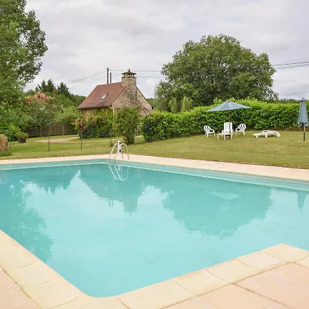 펜션 Spacious Mansion In Salvaic With Pool Salviac