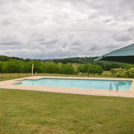 Spacious Mansion In Salvaic With Pool